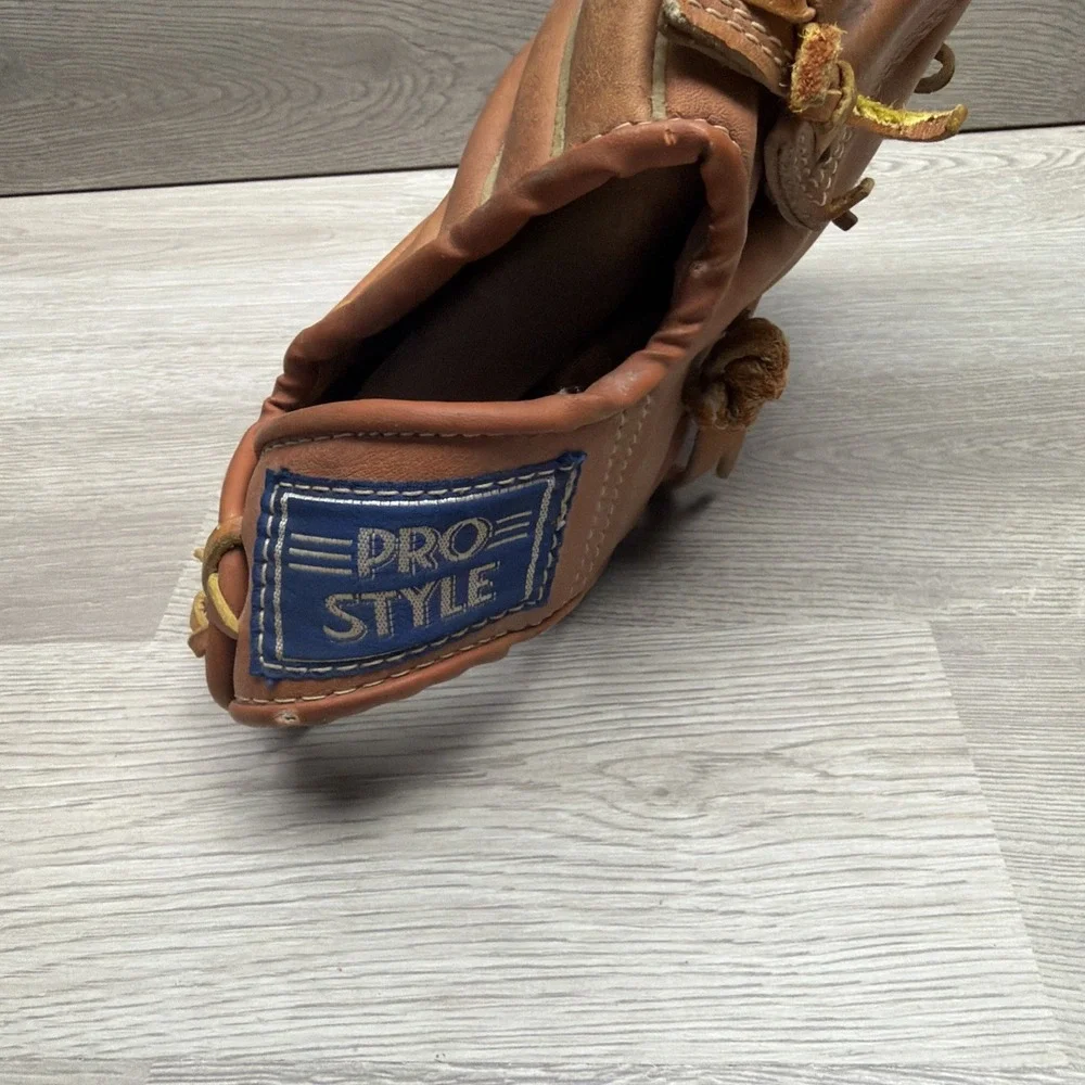 Vintage Baseball Glove Pro Style‎ Professional Model 22076 Fielder Pride Taiwan